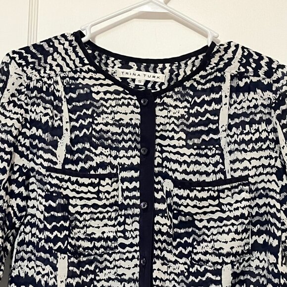 Trina Turk silk printed button up shirt blouse size small career quiet luxury - Picture 4 of 7